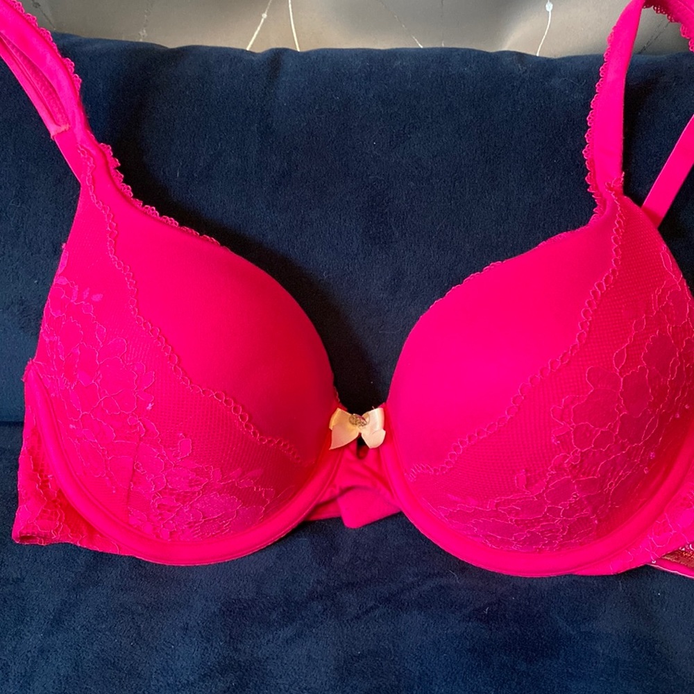 Victoria’s Secret 36B bra